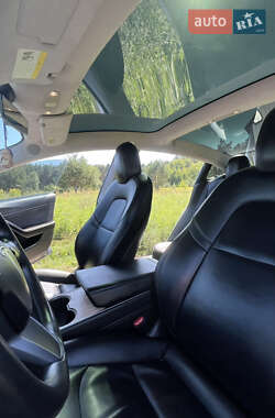 Седан Tesla Model 3 2017 в 