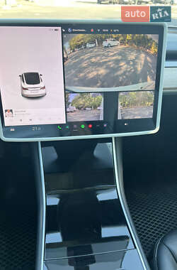 Седан Tesla Model 3 2019 в 