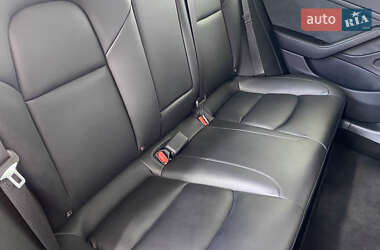 Седан Tesla Model 3 2020 в 