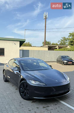 Седан Tesla Model 3 2024 в 