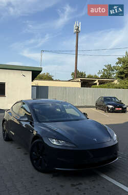 Седан Tesla Model 3 2024 в 