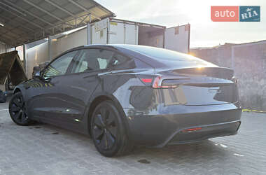 Седан Tesla Model 3 2024 в 