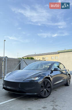 Седан Tesla Model 3 2024 в 