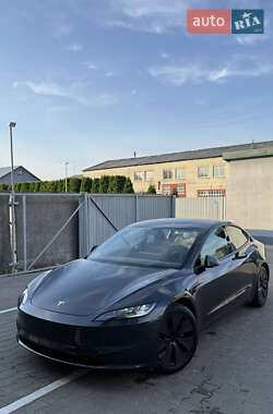 Седан Tesla Model 3 2024 в 