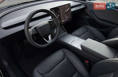 Седан Tesla Model 3 2024 в 
