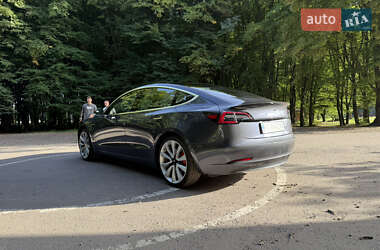 Седан Tesla Model 3 2019 в 