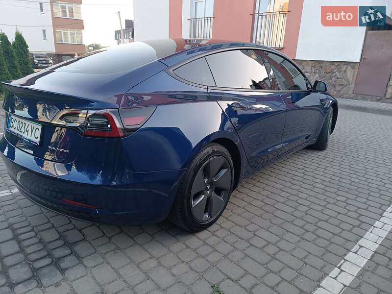 Седан Tesla Model 3 2021 в Львове