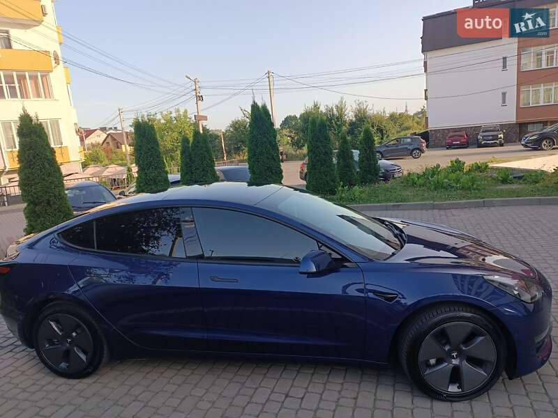 Седан Tesla Model 3 2021 в Львове
