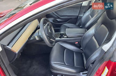 Седан Tesla Model 3 2020 в 