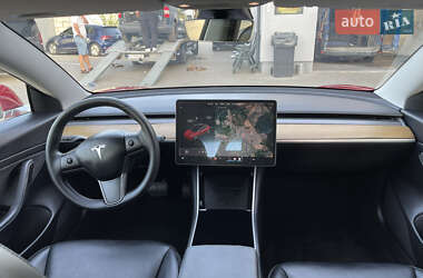 Седан Tesla Model 3 2020 в 