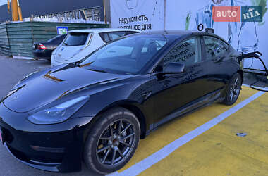 Седан Tesla Model 3 2023 в 