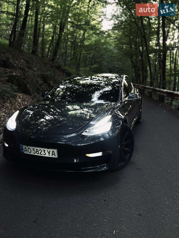 Седан Tesla Model 3 2020 в Ужгороде
