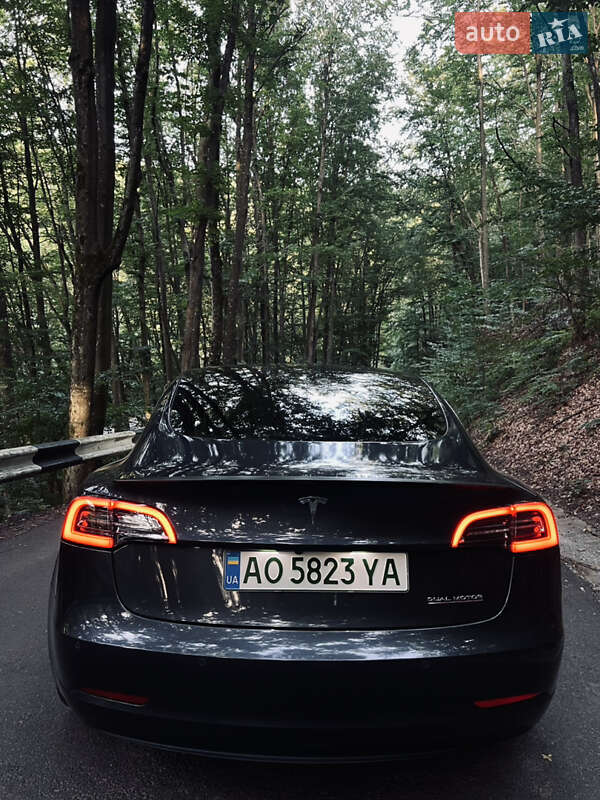 Седан Tesla Model 3 2020 в Ужгороде