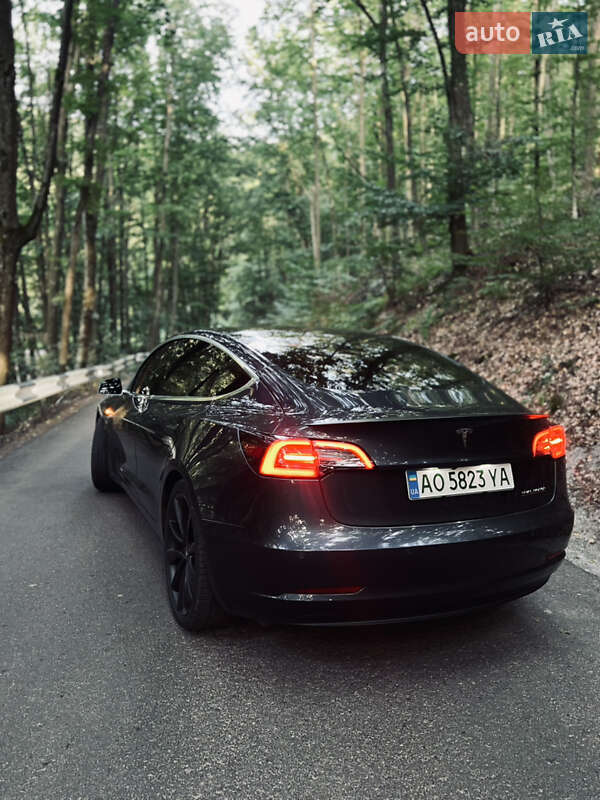 Седан Tesla Model 3 2020 в Ужгороде