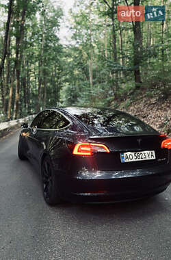 Седан Tesla Model 3 2020 в 