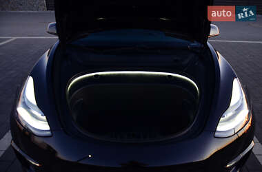 Седан Tesla Model 3 2021 в 