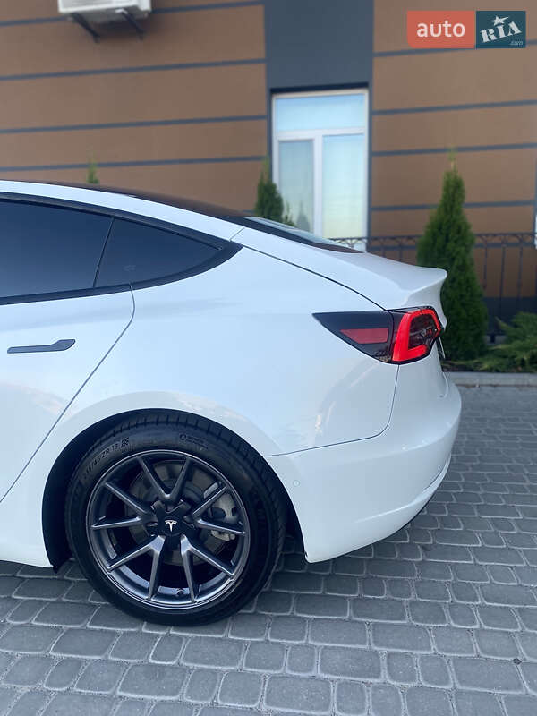 Седан Tesla Model 3 2020 в Вінниці