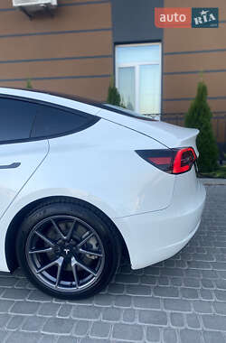 Седан Tesla Model 3 2020 в 