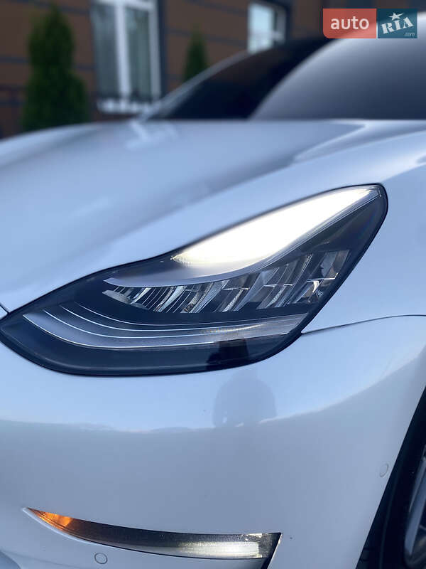 Седан Tesla Model 3 2020 в Вінниці