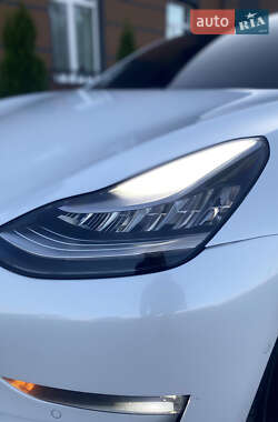 Седан Tesla Model 3 2020 в 