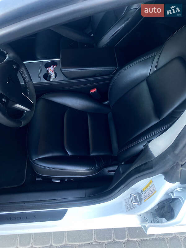 Седан Tesla Model 3 2020 в Вінниці