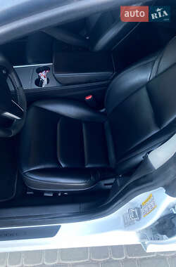 Седан Tesla Model 3 2020 в 