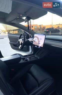 Седан Tesla Model 3 2020 в 
