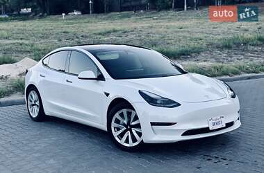 Седан Tesla Model 3 2021 в 