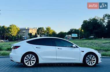 Седан Tesla Model 3 2021 в 
