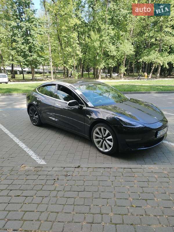 Седан Tesla Model 3 2018 в Львове
