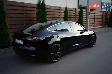 Седан Tesla Model 3 2020 в 