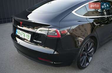 Седан Tesla Model 3 2020 в 