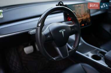 Седан Tesla Model 3 2020 в 