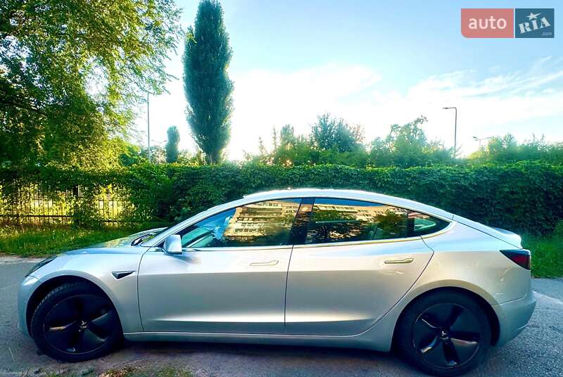 Седан Tesla Model 3 2018 в Києві