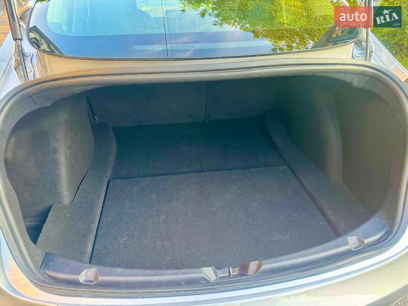 Седан Tesla Model 3 2018 в Києві