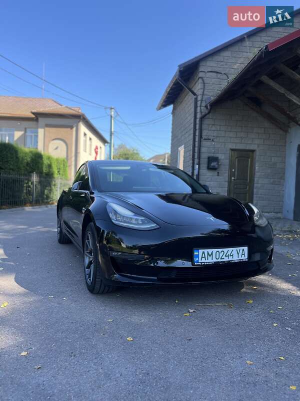 Седан Tesla Model 3 2018 в Звягелі