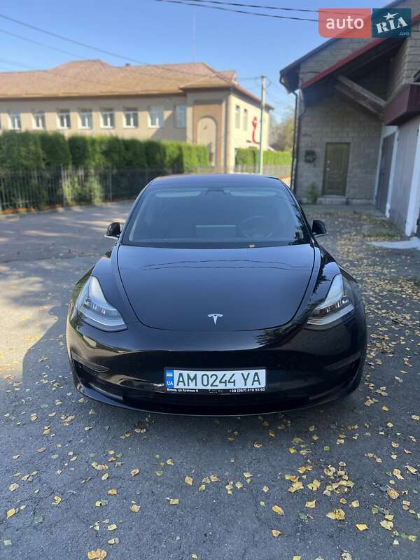 Седан Tesla Model 3 2018 в Звягелі