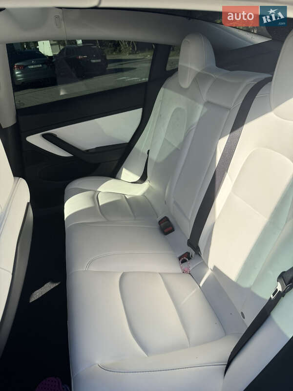 Седан Tesla Model 3 2019 в Киеве