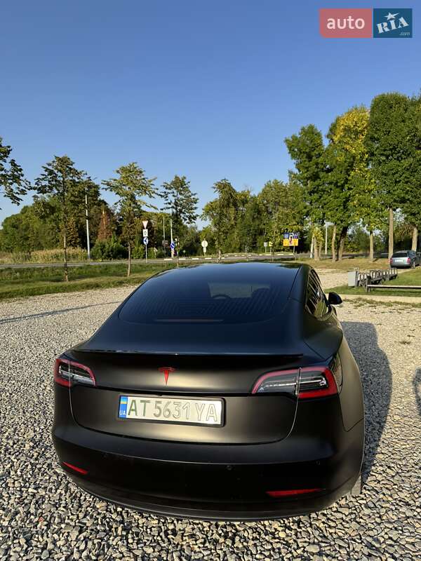 Седан Tesla Model 3 2020 в Івано-Франківську