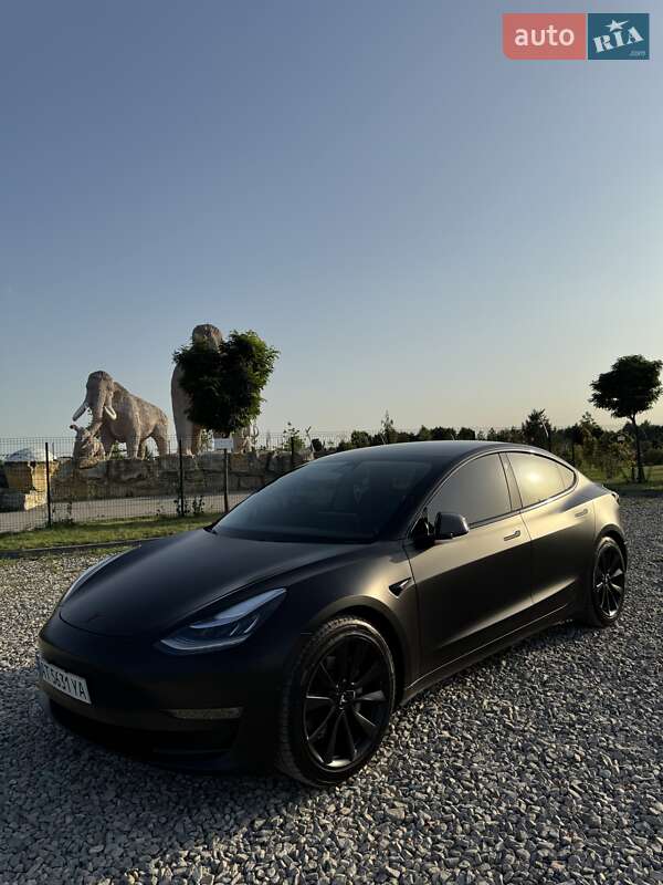 Седан Tesla Model 3 2020 в Івано-Франківську