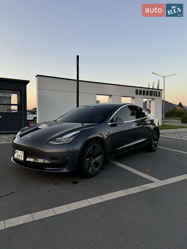 Седан Tesla Model 3 2020 в Мукачевому
