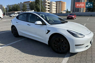 Седан Tesla Model 3 2023 в 