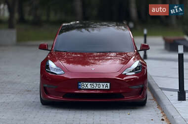 Седан Tesla Model 3 2021 в 