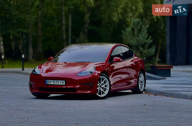 Седан Tesla Model 3 2021 в 