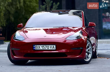 Седан Tesla Model 3 2021 в 