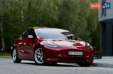 Седан Tesla Model 3 2021 в 
