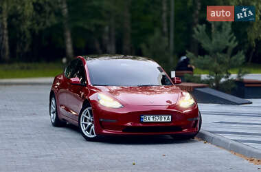 Седан Tesla Model 3 2021 в 