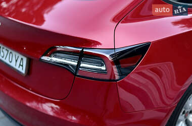 Седан Tesla Model 3 2021 в 