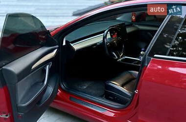 Седан Tesla Model 3 2021 в 