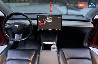 Седан Tesla Model 3 2021 в 